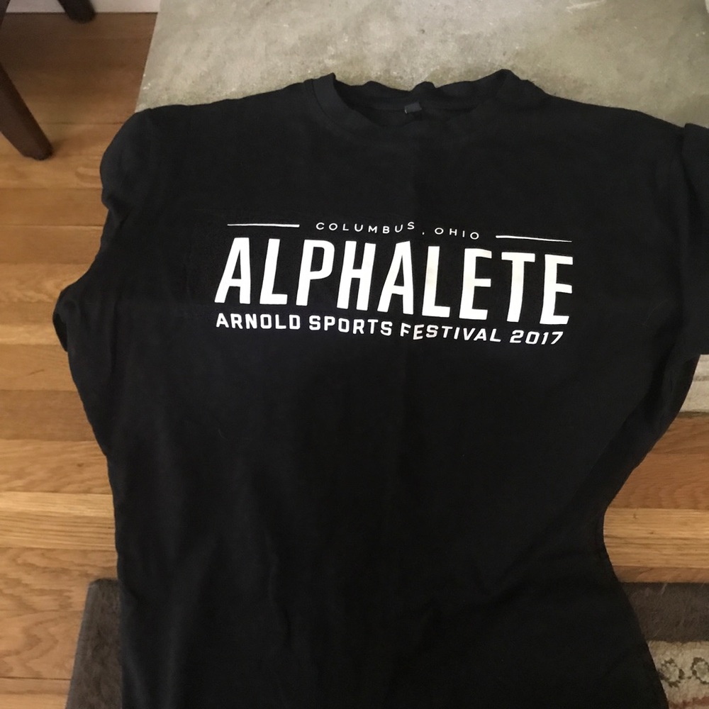 Alphalete t shirt